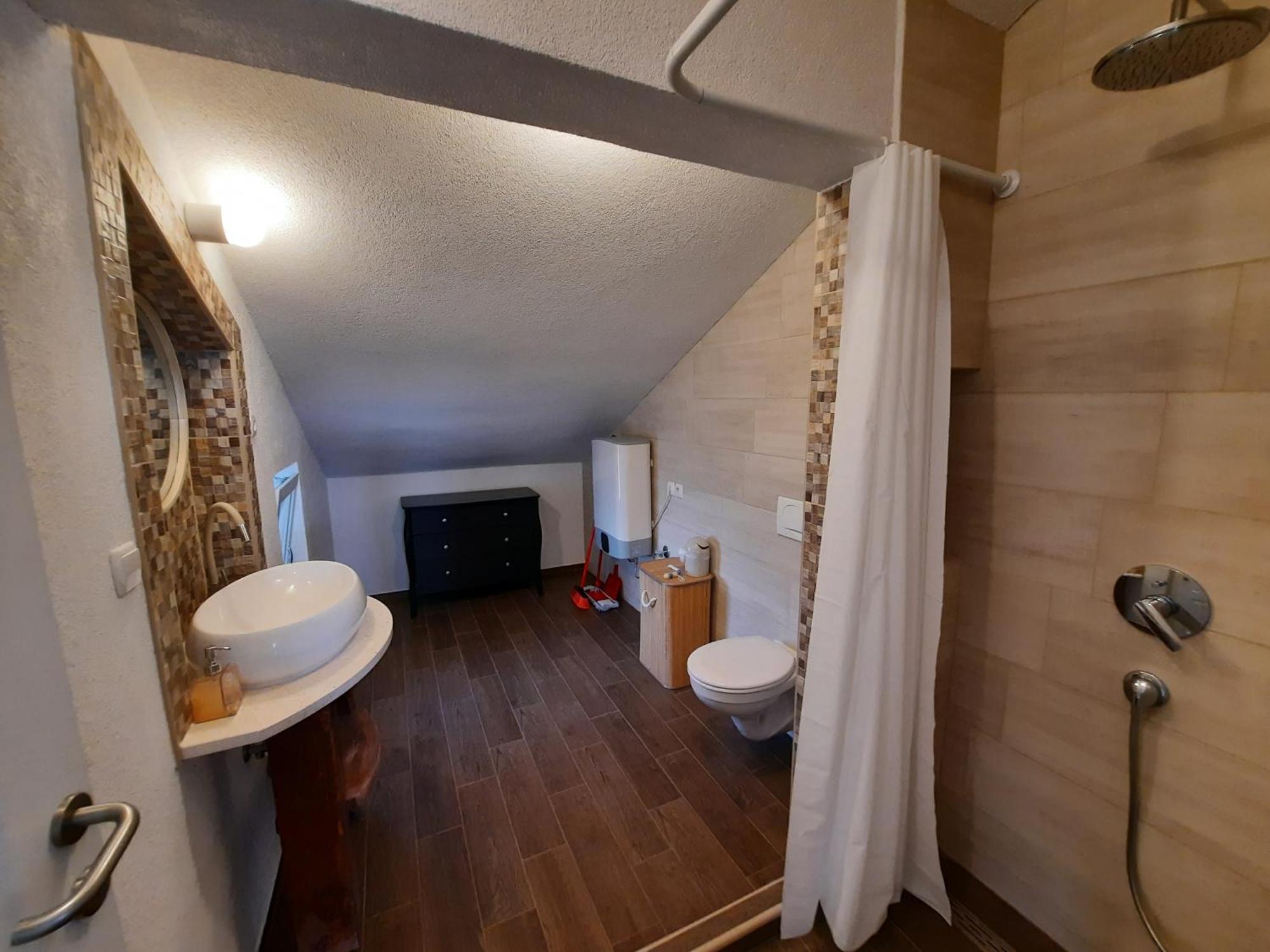 Apartmani Zekic Lopar Bilik gambar