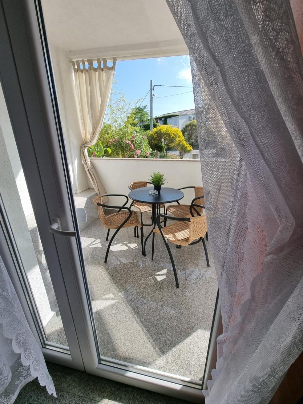 Apartmani Zekic Lopar Bilik gambar