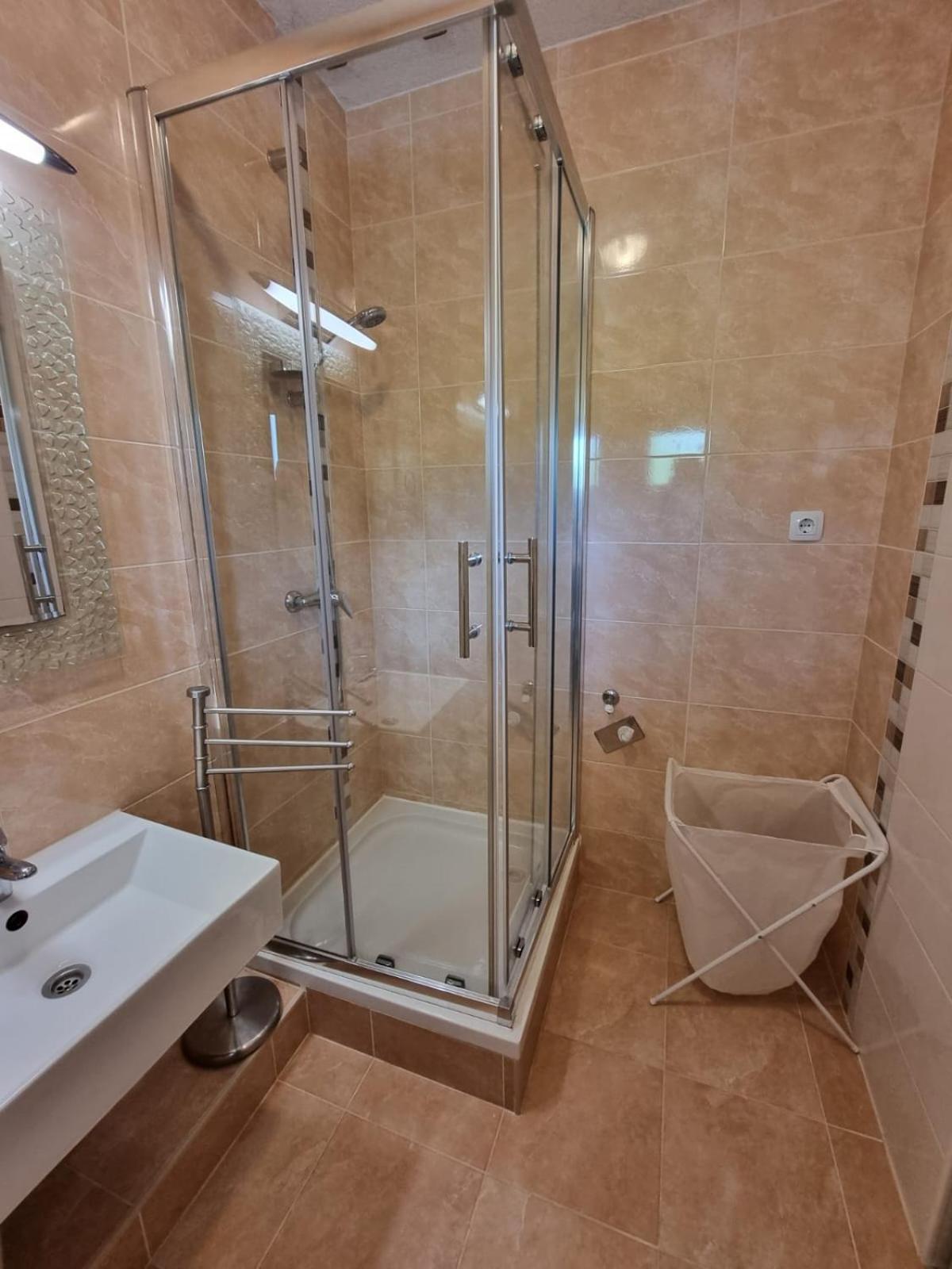 Apartmani Zekic Lopar Bilik gambar
